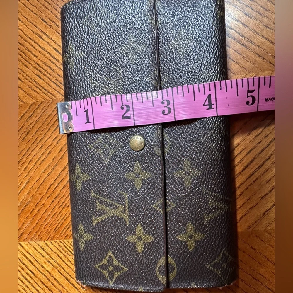 AUTHENTIC LOUIS VUITTON MONOGRAM SARAH WALLET MI0955